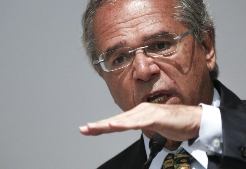 Por reforma da Previdência, Guedes oferece a parlamentares repasses federais