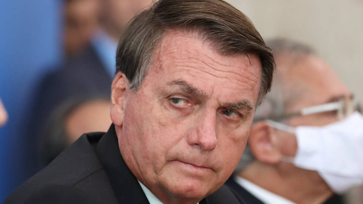 Bolsonaro credita alta da gasolina à “fraude, batismo” e ironiza aumento do combustível: “Gostaram?”