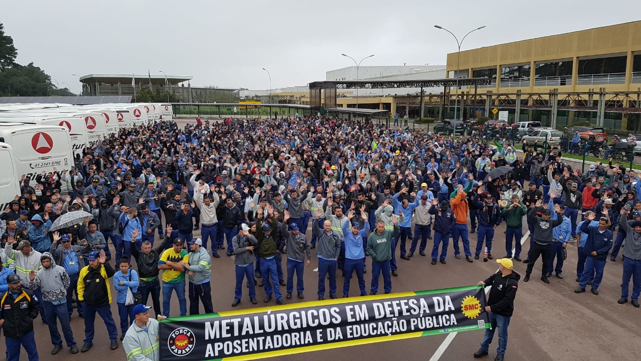 20 mil metalúrgicos da Grande Curitiba protestam em defesa da Educação Pública e da Aposentadoria