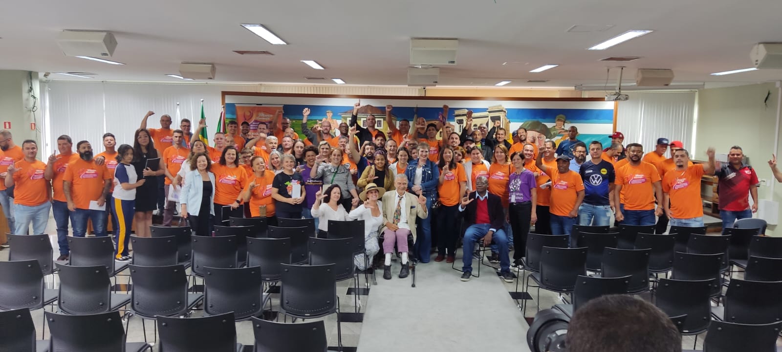 Na Câmara Municipal de Curitiba Março Laranja marca luta em defesa dos direitos das mulheres