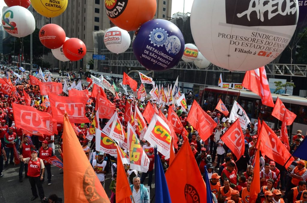 Centrais sindicais aprovam anúncio de greve geral em 14 junho contra a reforma de Bolsonaro