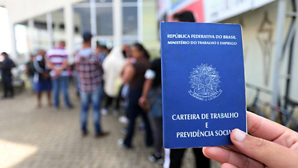 Brasil chega a 13,9 milhões de desempregados, diz IBGE