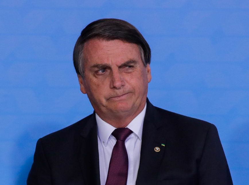 'Não adianta ficar em casa chorando', diz Bolsonaro em dia com 1.452 mortes