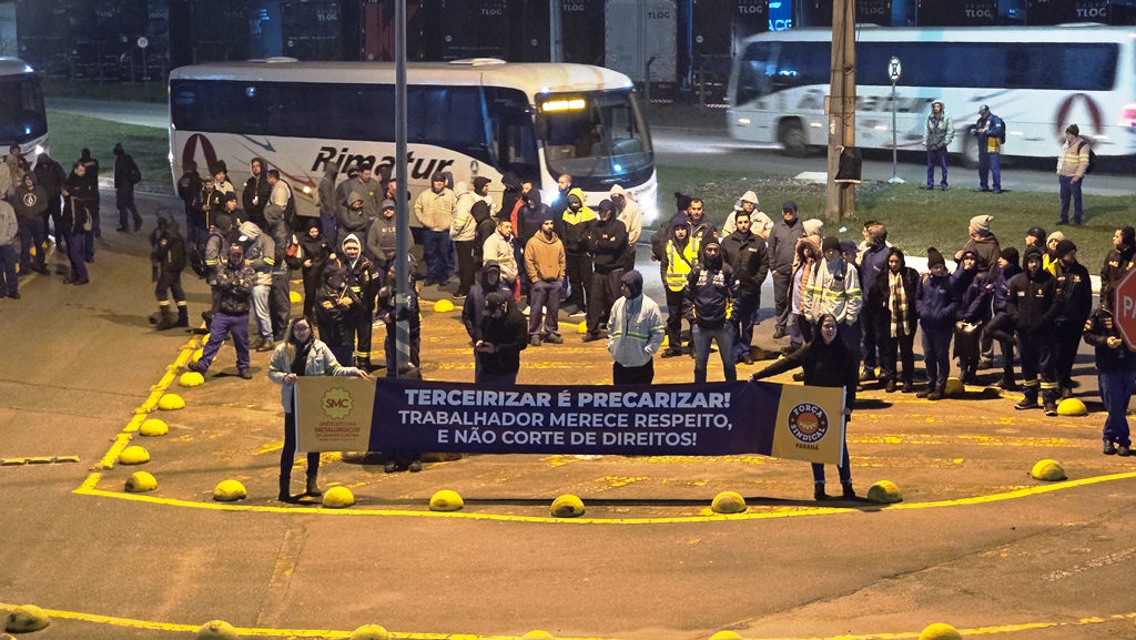METALÚRGICOS DA GRANDE CURITIBA REALIZAM DIA DE LUTA CONTRA A TERCEIRIZAÇÃO