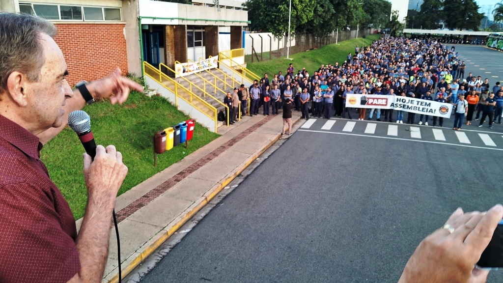 Butka durante assembleia na Volvo nesta quarta (18/03). Foco no fortalecimento da negociação por empresa