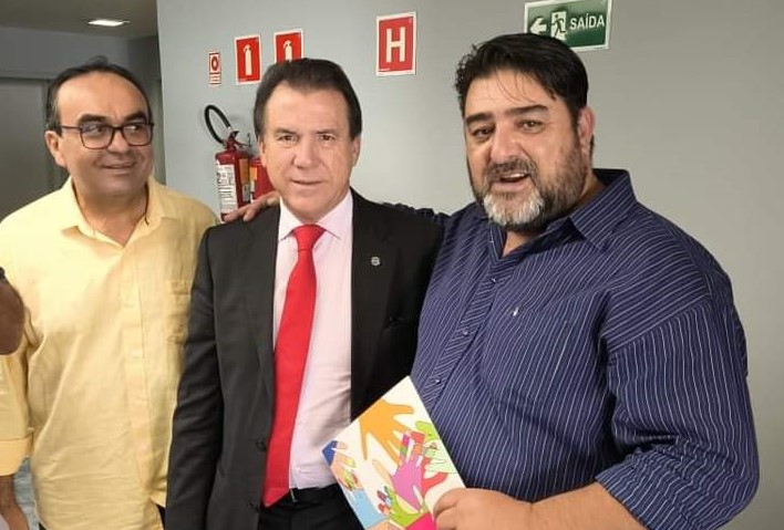 O diretor do SMC Paulo Pissinini com o ministro do trabalho e emprego, Luiz Marinho(centro)