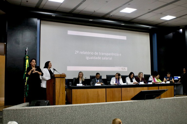 Mulheres ganham 20,7% menos que homens em empresas com mais de 100 funcionários, aponta 2° Relatório de Transparência Salarial