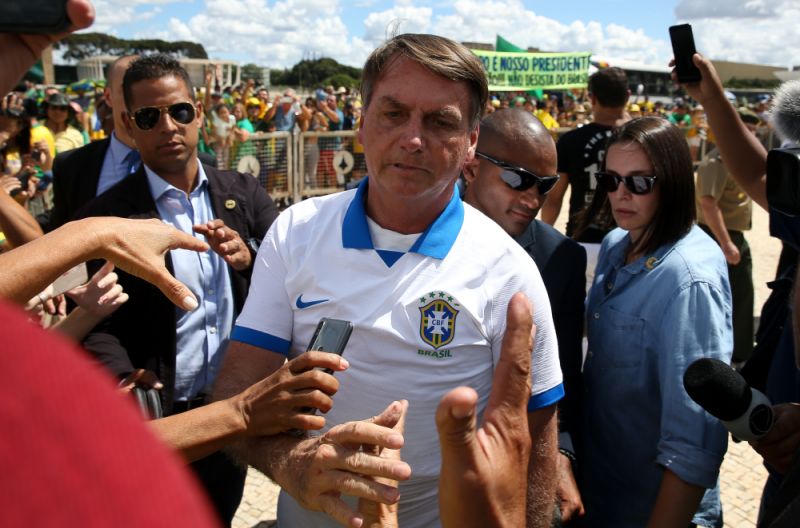 Reinaldo Azevedo: “Bolsonaro cava a própria sepultura política e a dos outros — no caso, de fato!”