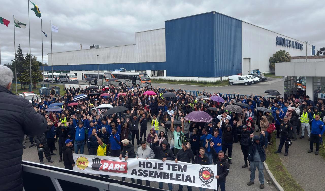 Simoldes Plásticos: Após mobilização, metalúrgicos conquistam acordo com vale-mercado de R$ 850,00