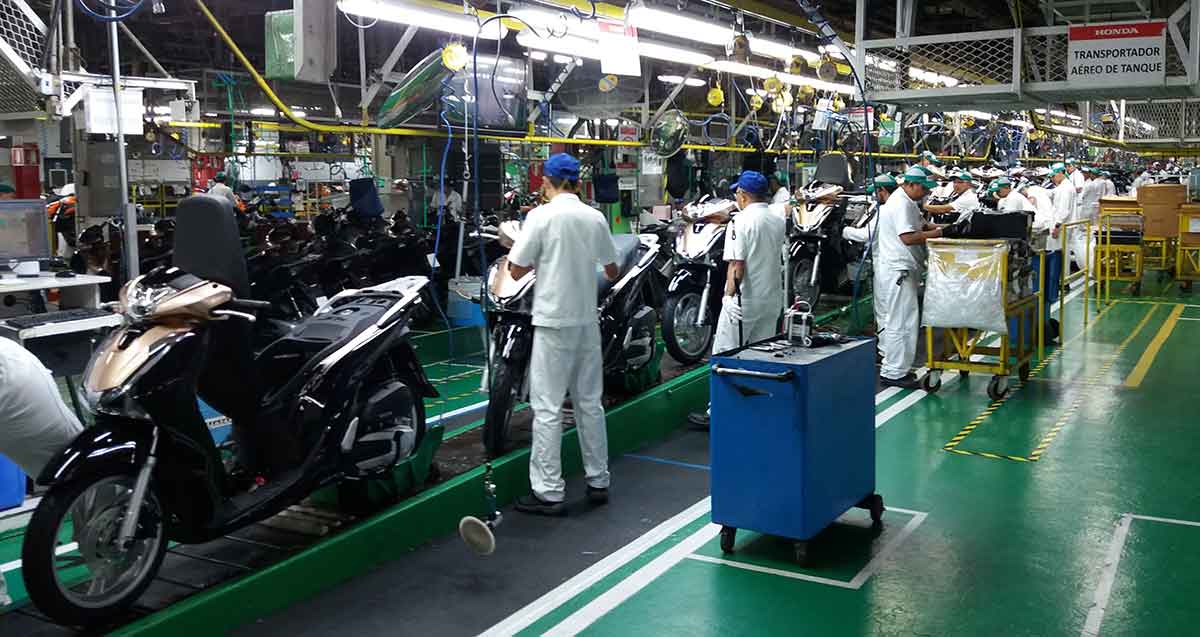 Produção de motos se mantém, mas coronavírus impacta setores administrativos