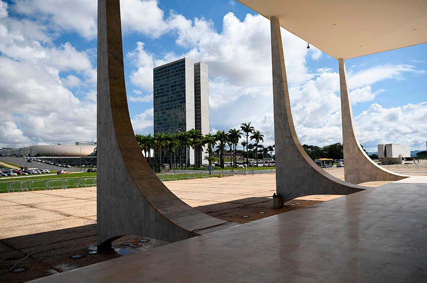 Estratégia de privatizar estatais sem aval do Congresso é questionada no STF  Fonte: Agência Senado