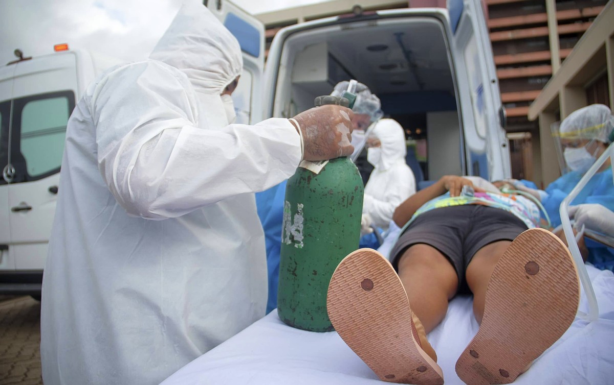 Brasil tem mais 2.233 mortos por covid em 24 horas. Pior momento da pandemia persisteSão Paulo – O Brasil registrou nesta quinta (11) mais um dia de alta mortalidade por covid-19, com 2.233 vítimas notificadas ao Conselho Nacional dos Secretários de Saúde