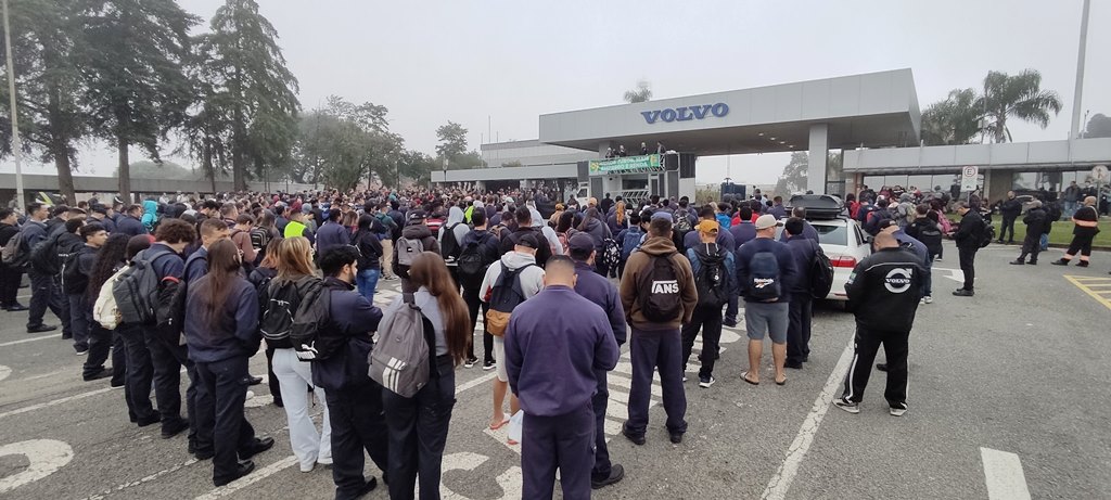 Volvo: Metalúrgicos autorizam SMC iniciar negociação da PLR