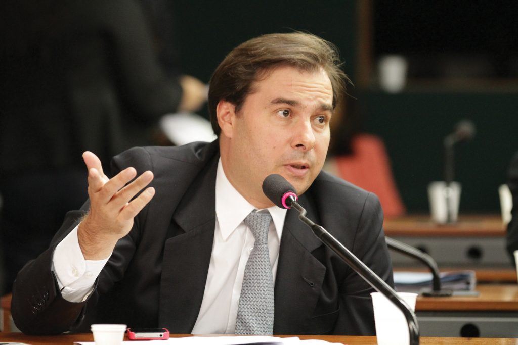 Rodrigo Maia defende que MDB apoie Lula