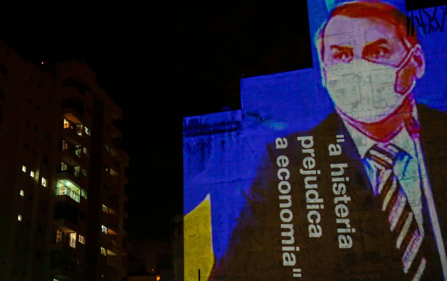 Na luta contra o coronavírus, Bolsonaro se perde em guerra política e resiste a pacto nacional com governadores