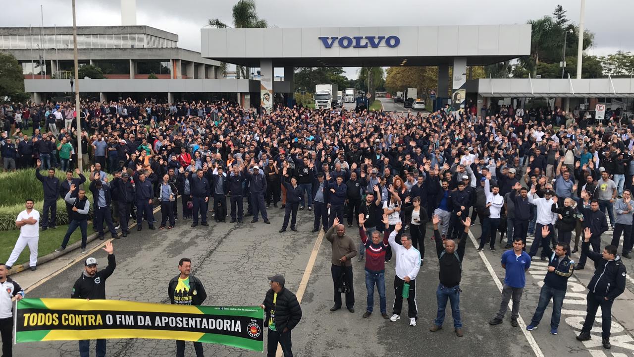 Trabalhadores da Volvo aprovam por unanimidade encaminhamentos iniciais da PLR 2019