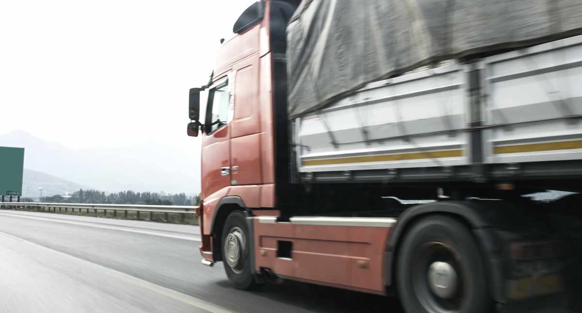 Vendas de caminhões rodam acima das projeções