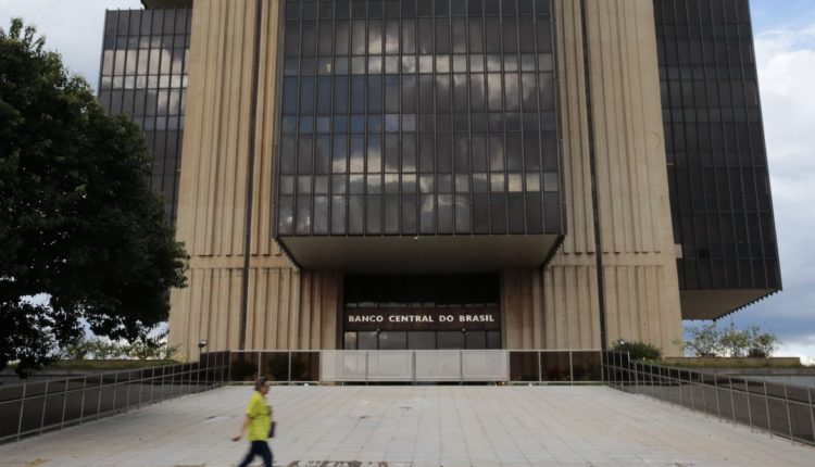 Copom mantém Selic em 2% e interrompe ciclo de cortes nos juros