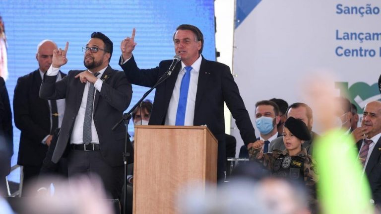 Bolsonaro compara ‘passaporte da Covid’ a ‘mordaça’ e defende vacina opcional