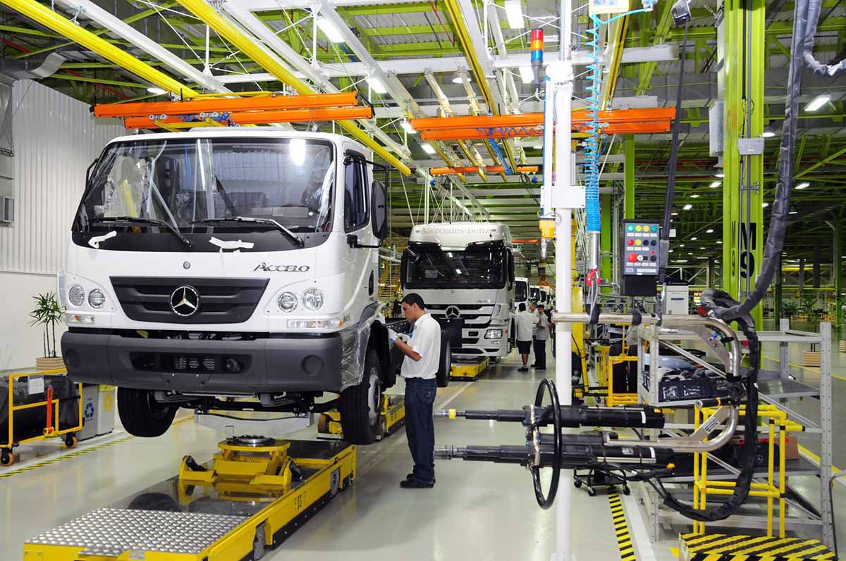Mercedes-Benz para produção por mais uma semana em São Bernardo