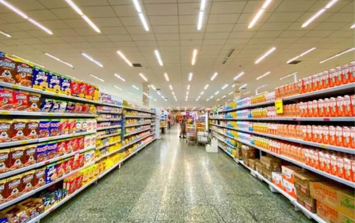 Vendas em supermercados, postos e lojas de móveis têm retração em janeiro