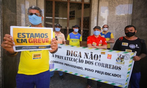 Mesmo com faturamento em alta, Correios insistem em cortar direitos