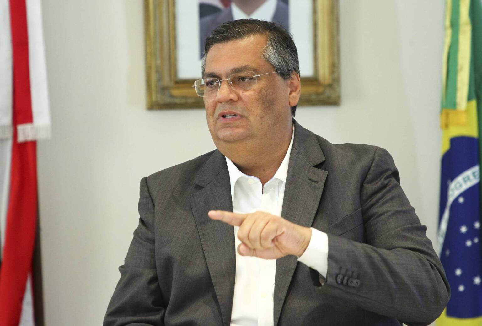 STF atende a Dino e manda Câmara votar ação que pode afastar Bolsonaro do cargo