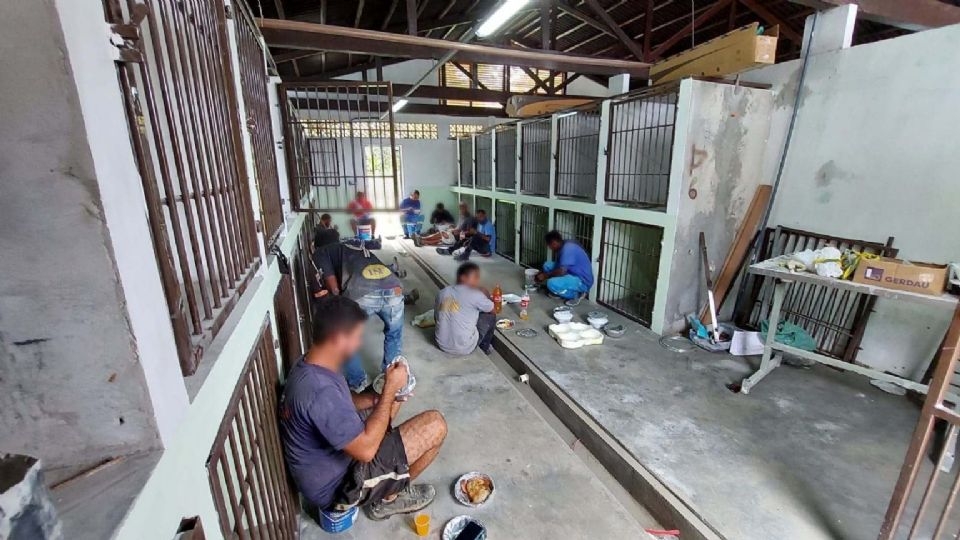 Trabalhadores são filmados almoçando em canil, em nova denúncia de trabalho escravo no Sul