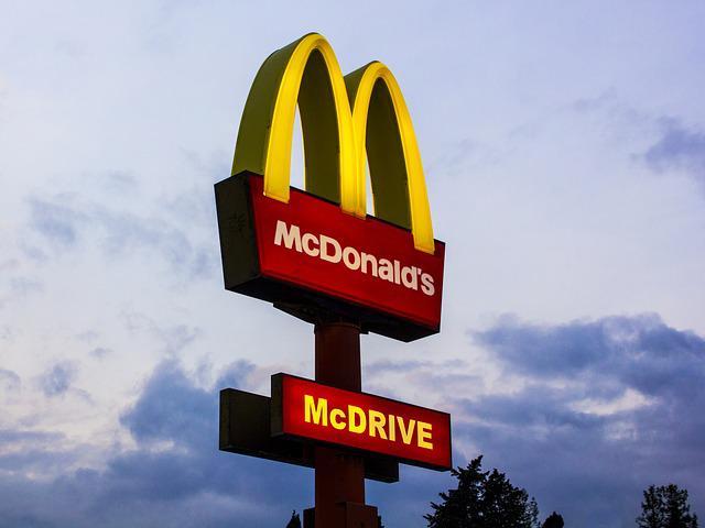 Justiça do Trabalho manda McDonald's dar informações sobre planos de saúde
