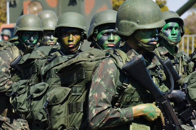 73 mil militares receberam o auxílio emergencial indevidamente, diz Defesa