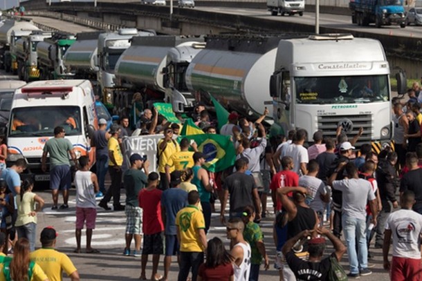 Centrais sindicais emitem nota pedindo respeito à democracia e ao processo eleitoral
