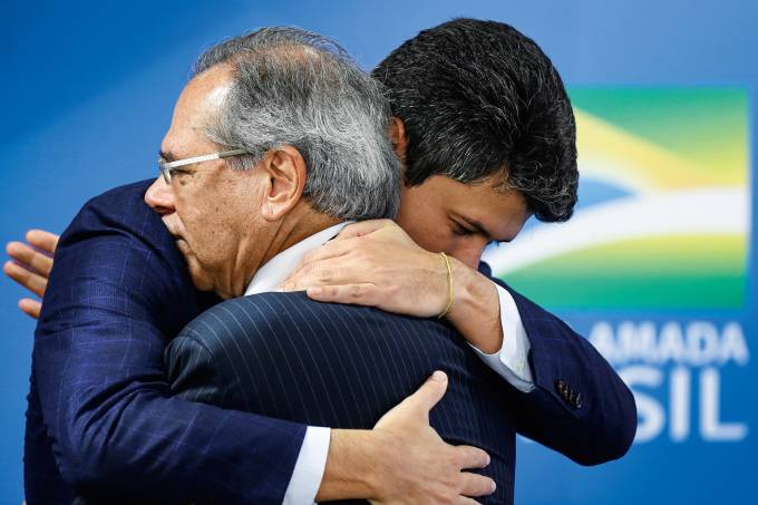 Subsídio de salários causa atrito entre Guedes e presidente do BNDES