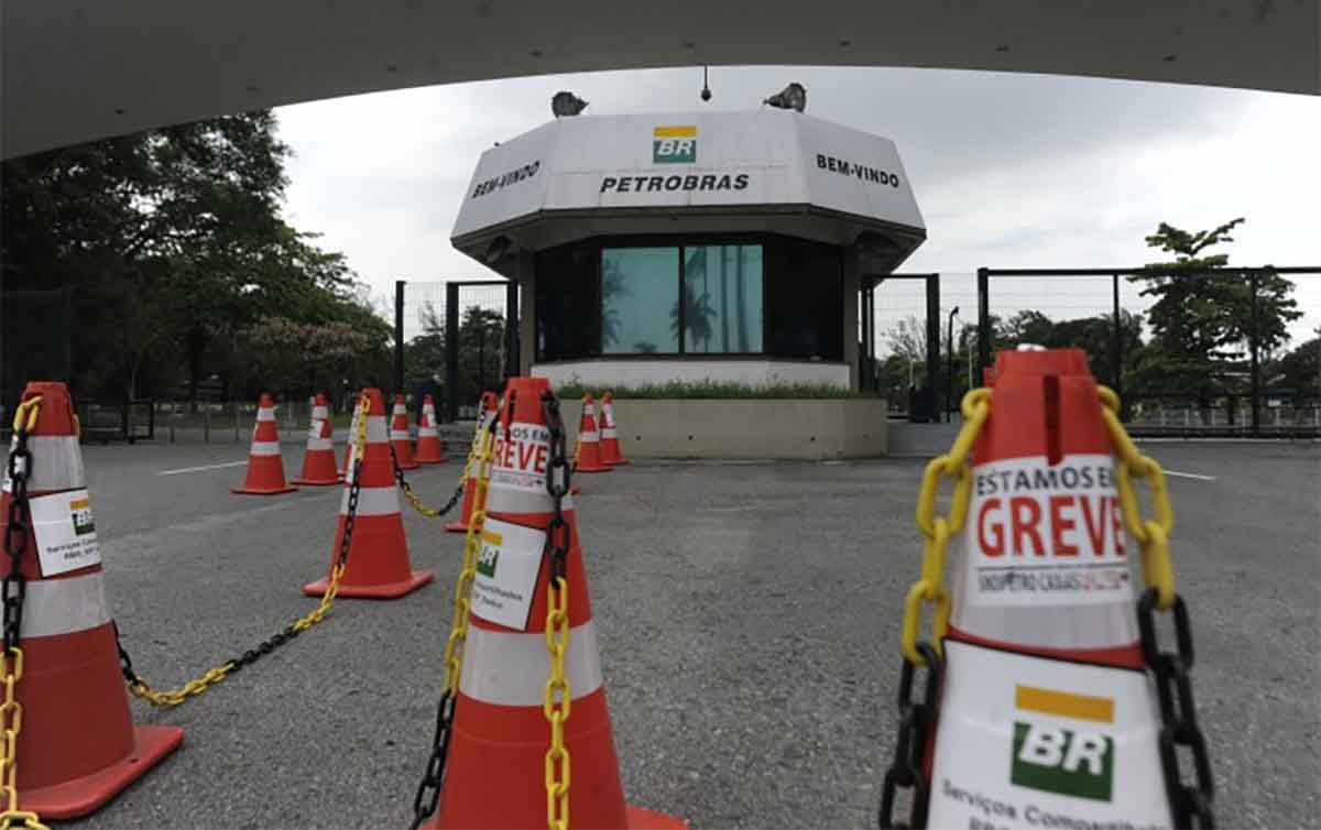 Petroleiros articulam greve nacional contra a privatização da Petrobras