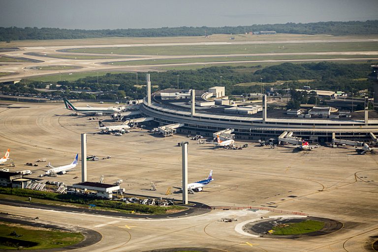 Privatizações de aeroportos fracassam e devem virar dívida para governo