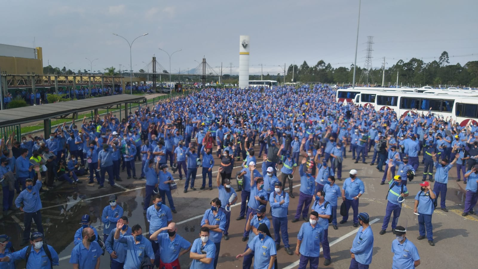 RENAULT: TRABALHADORES APROVAM PROPOSTA DE PDV, PDI, LAYOFF E REDUÇÃO DE JORNADA