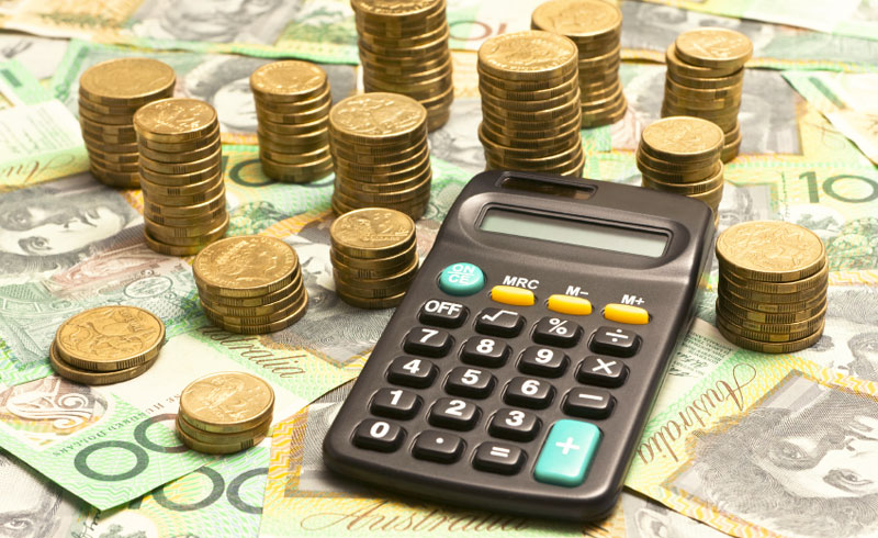 Salário médio de admissão tem queda real de 0,51% em março, mostra Caged